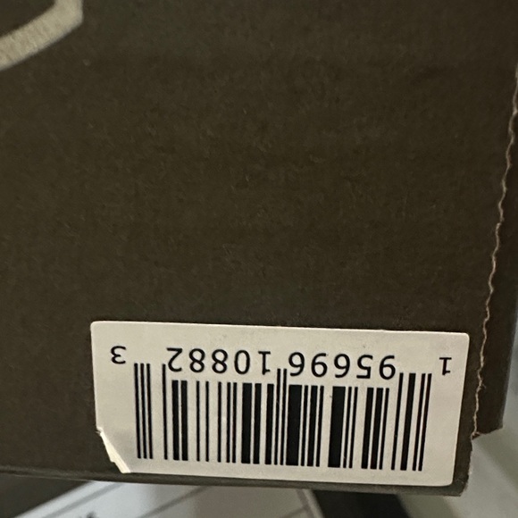 *NWT* Ariat Women's Brown and White Slip on Cruiser Shoe - Picture 6 of 6